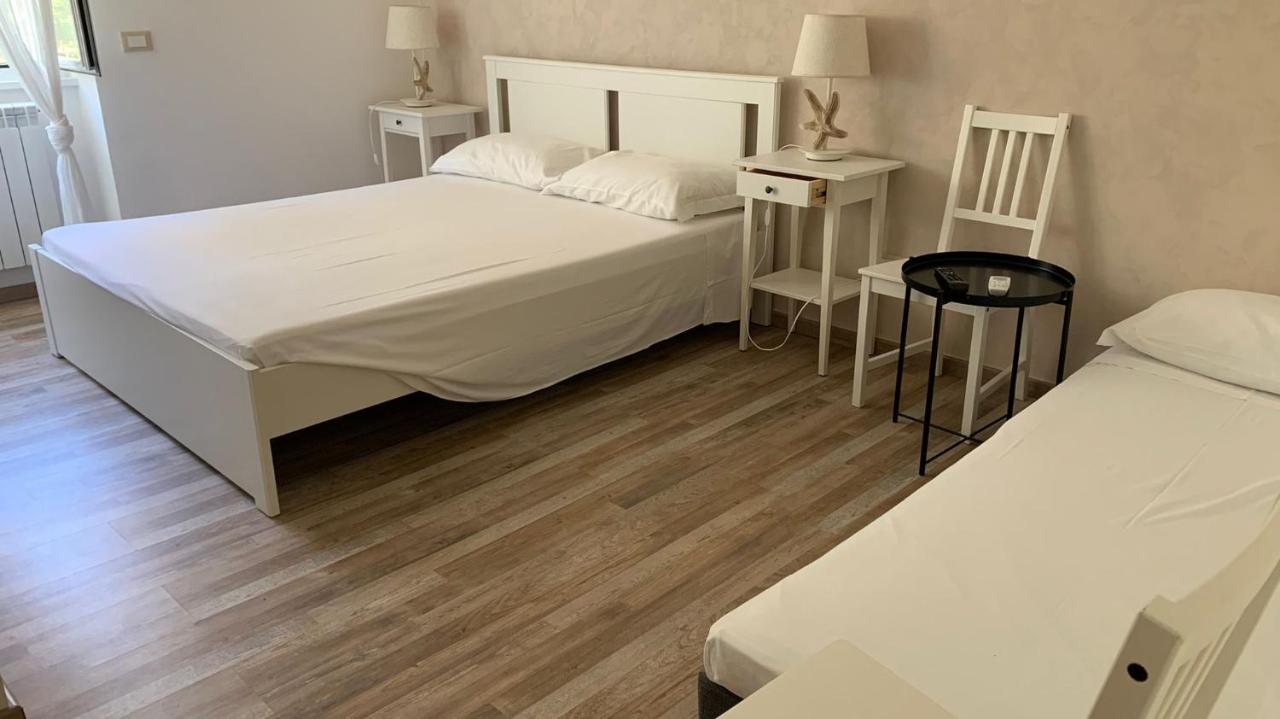 Villa Giuseppina Terracina Bagian luar foto